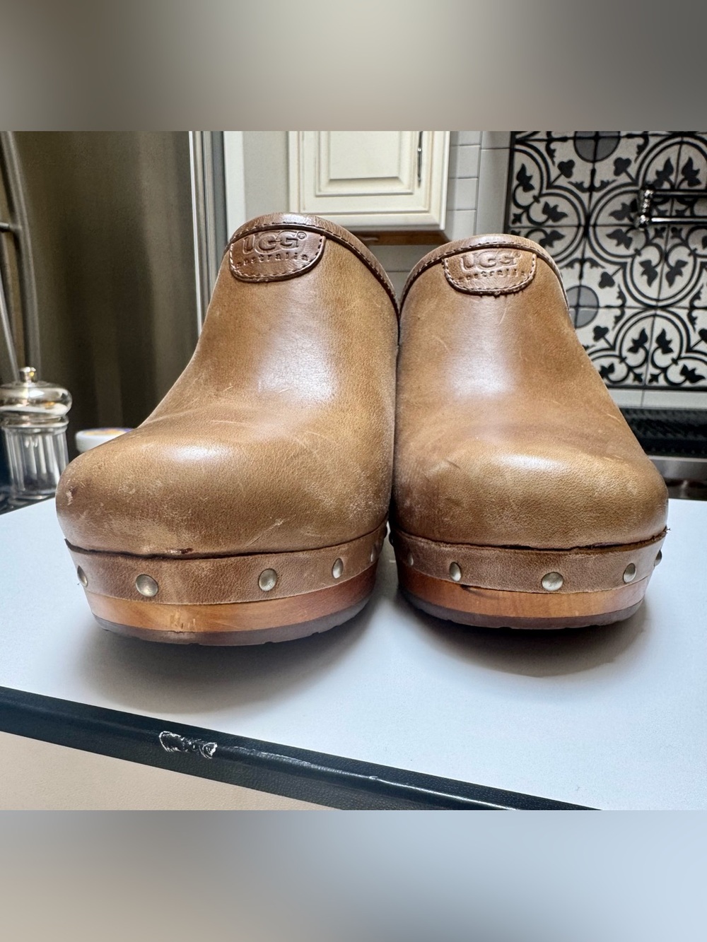 UGG Abbie 1951 Women's Tan Leather Clogs Size 8 - Picture 5 of 11